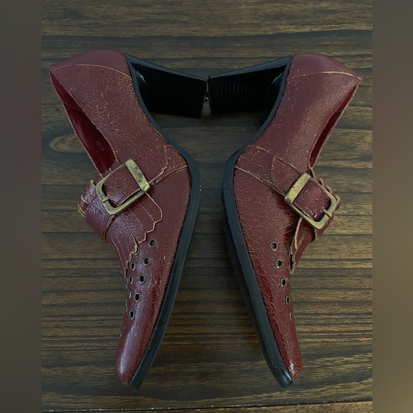 Matisse, women’s 6.5, crackled leather maroon fringe heeled buckle loafers - Picture 8 of 11